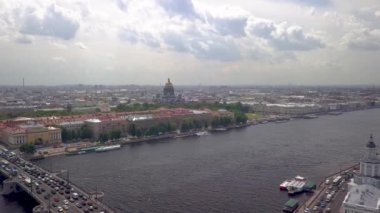 St. Petersburg şehri St. Isaacs Katedrali ve Palace Köprüsü manzaralı.