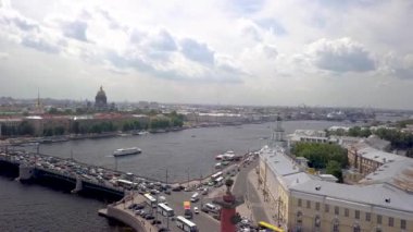 St. Petersburg şehri St. Isaacs Katedrali ve Palace Köprüsü manzaralı.