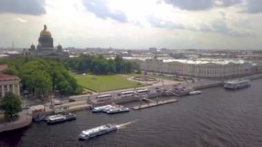 St. Petersburg St. Isaacs Katedrali Neva Nehri üzerinde yer alır.