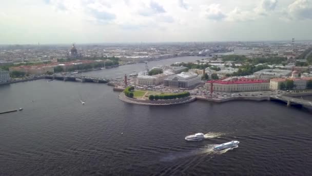 Stad St Petersburg antenn utsikt över Vasilievsky ö pil — Stockvideo