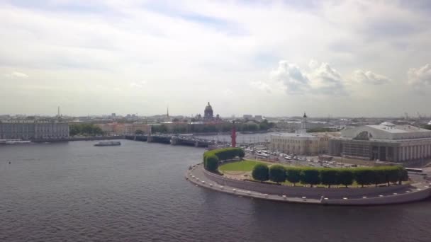 Ville Saint-Pétersbourg vue aérienne de Vassilievsky île flèche — Video