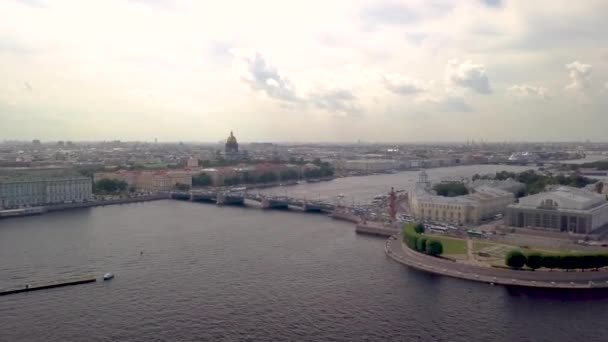 Ville Saint-Pétersbourg vue aérienne de Vassilievsky île flèche — Video