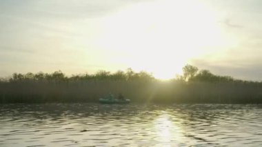 Pskov Gölü 'nde çok güzel bir gün batımı