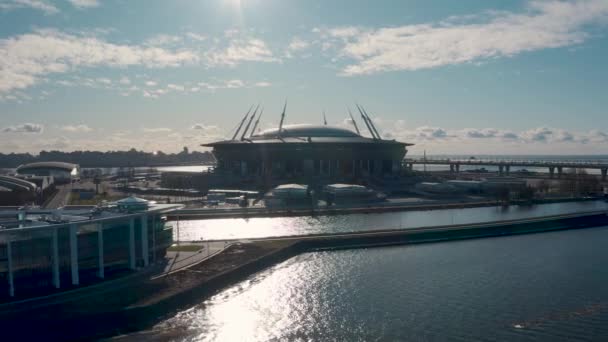 San Petersburgo, filmación aérea de vídeo Gazprom Arena, Neva y WHSD — Vídeos de Stock