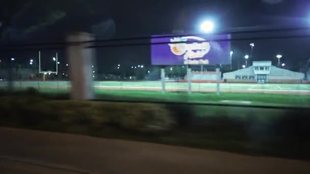 Форт-Лодердейл, США - 12 сентября 2017 года: вид из машины на футбольное поле — стоковое видео