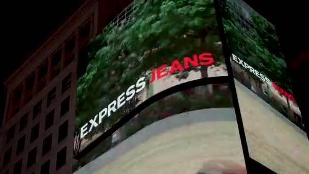 New York, USA - 13 september 2017: Screen på Times Square reklamjeans — Stockvideo