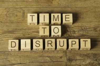 metin ahşap arka plan küplerin bozmak için zaman