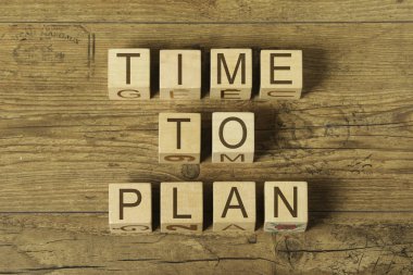 Ahşap ahşap arka plan küplerin metin planlamak için zaman