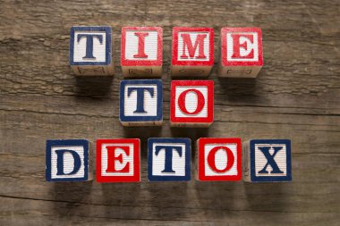 eski ahşap arka plan üzerinde metin Detoks için zaman