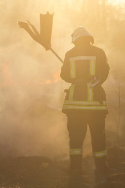 bir orman yangını itfaiye savaş