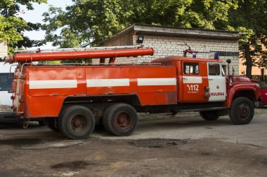 Kuldiga, Letonya - 10 Eylül 2015: Depo, Sovyet Zil dayalı 133 itfaiye
