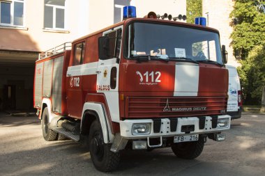 Kuldiga, Letonya - 10 Eylül 2015: Depo, Vintage MAGIRUS Deutz dayalı itfaiye