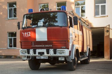 Kuldiga, Letonya - 10 Eylül 2015: Depo, Vintage MAGIRUS Deutz dayalı itfaiye