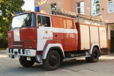 Kuldiga, Letonya - 10 Eylül 2015: Depo, Vintage MAGIRUS Deutz dayalı itfaiye