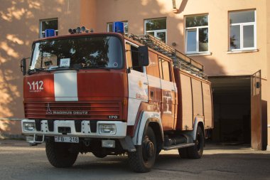 Kuldiga, Letonya - 10 Eylül 2015: Depo, Vintage MAGIRUS Deutz dayalı itfaiye