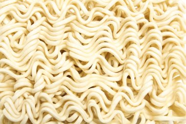 Ham Asya ramen anlık makarna pişmemiş beyaz arka plan üzerinde izole