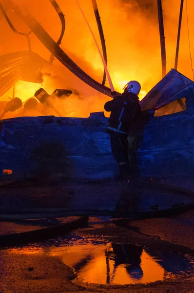 Garage Fiamme Che Veniva Pensò Tetto — Foto Stock