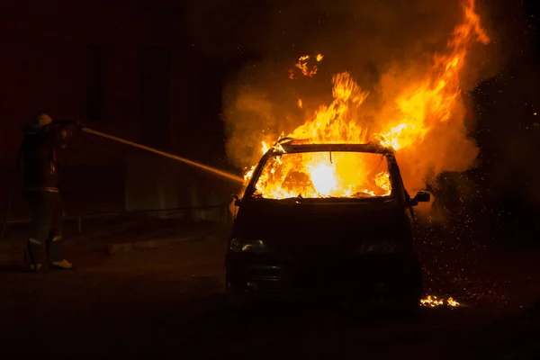 Brennendes Auto Der Nacht — Stockfoto