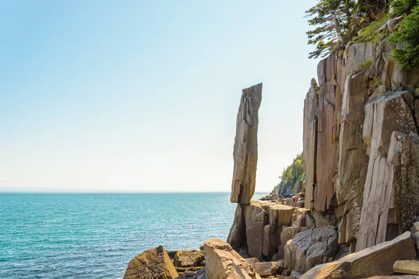 Vyvažování Rock na Long Islandu — Stock fotografie