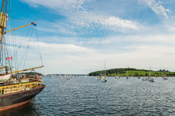 Puerto de Lunenburg durante el Festival del Barco Alto 2017 — Foto de Stock
