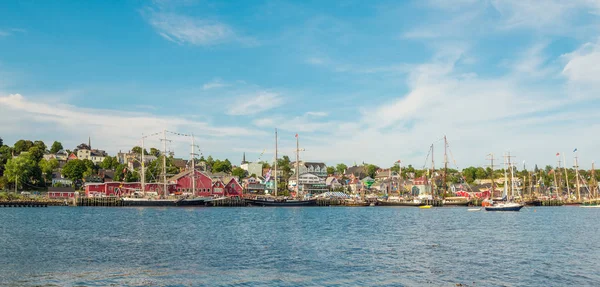 Panoramic view of the famous harbor front of Lunenburg during Ta — Stock Photo, Image