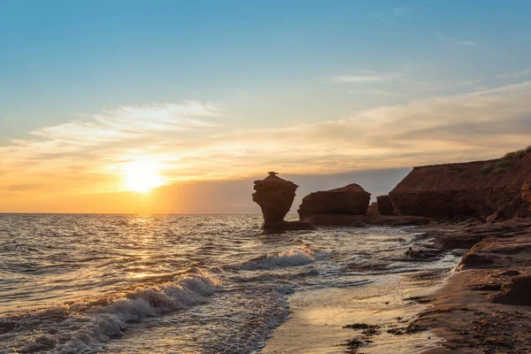 Côte océanique au lever du soleil — Photo