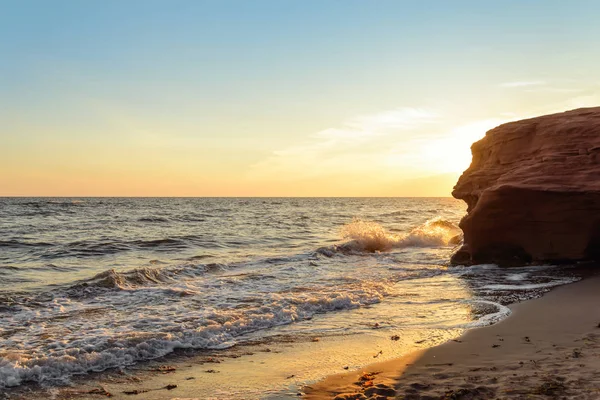 Pantai samudra saat matahari terbit — Stok Foto