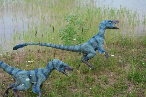 Les deux de reconstructions de reptiles mésozoïques — Photo