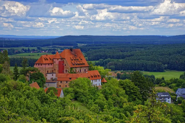 Krásná Obloha Mraky Nad Starobylým Hradem — Stock fotografie