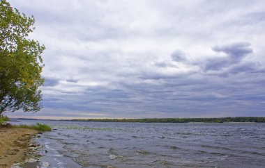 Dinyeper Nehri 'nde bir kasırga başlıyor.