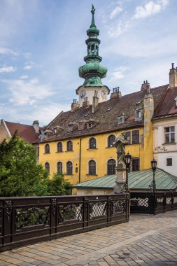 Bratislava merkezindeki ünlü Michael 'ın Kapısı