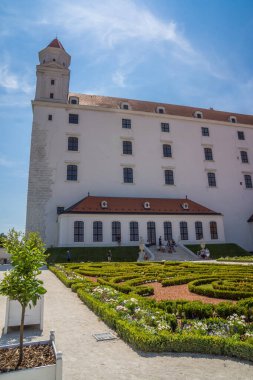 Barok parkı Bratislava Kalesi Slovakya 'nın simgesi