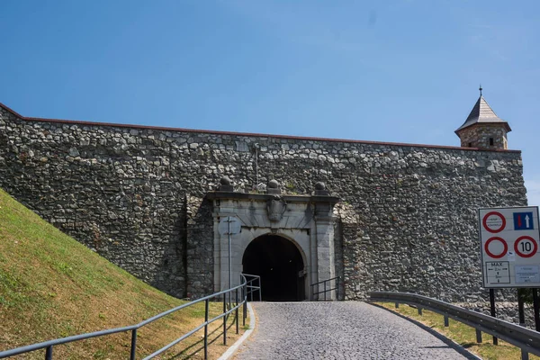 Portão do Castelo de Bratislava na capital da Eslováquia — Fotografia de Stock