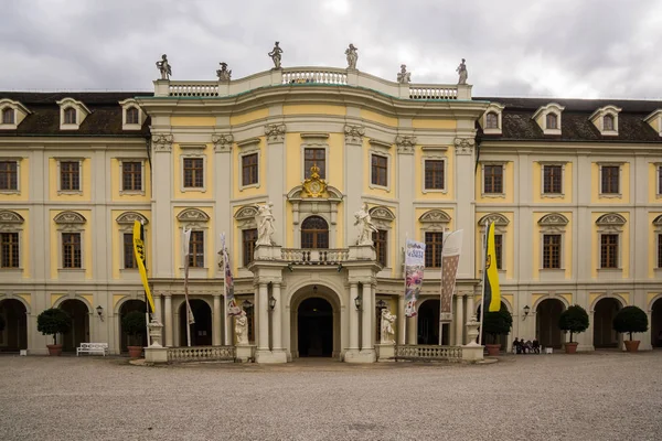 Beautiful baroque castle in ludwigsburg — Stok Foto