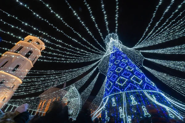 Díszített Karácsonyfa Vilniusi Székesegyház Téren Éjszaka Litvániában Balra Harangtorony Mögötte — Stock Fotó