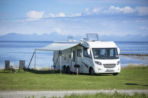 Camper Van at the beach — Stock Photo, Image