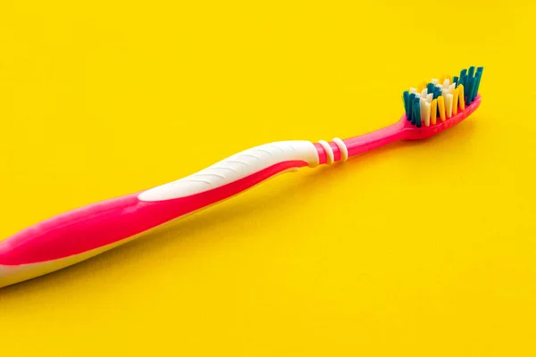 Clean Toothbrush Yellow Background Side View Toothbrush Close Selective Focus — Stock Photo, Image