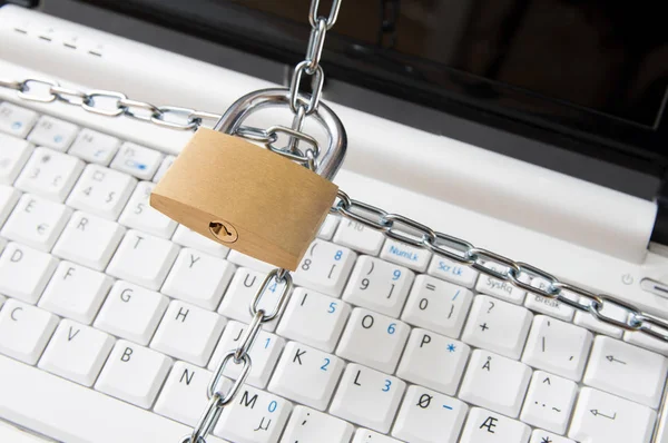 Laptop with padlock. — Stock Photo, Image