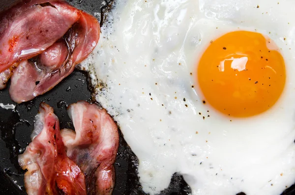 Bacon and eggs — Stock Photo, Image