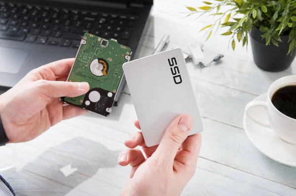 Man changes hard drive disk to a modern ssd — Stock Photo, Image