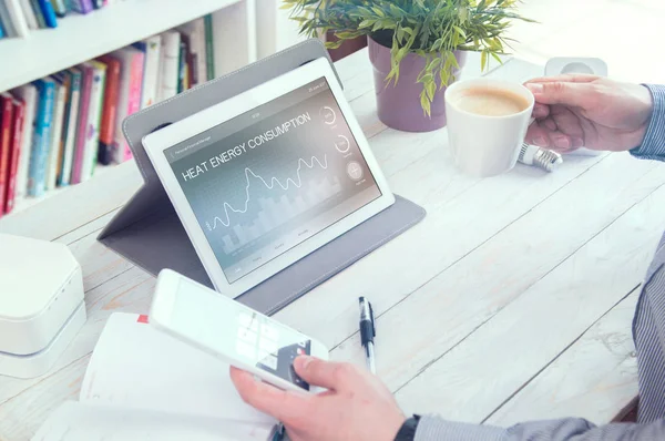 Heizenergieverbrauch Anwendung für Tablet-PC — Stockfoto