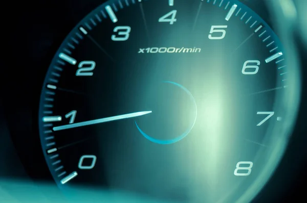 Närbild av hastighetsmätare i en modern sportbil — Stockfoto