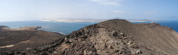 Fuerteventura, Kanarya Adaları, İspanya: Caldera dağ, Lobos Adası (Islote de Lobos), eski volkan üstünden havadan görünümü küçük bir ada sadece 2 kilometre Fuerteventura Adası kuzeyinde bulunan — Stok fotoğraf