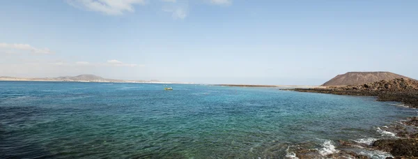 Fuerteventura, Kanarya Adaları, İspanya: kristal berraklığında su Atlantik Okyanusu'nun panoramik Lobos Adası (Islote de Lobos), küçük bir ada sadece 2 kilometre Fuerteventura Adası kuzeyinde bulunan — Stok fotoğraf