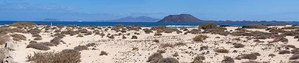 카나리아, 카나리아 제도, 스페인: 파노라마의는 해변의 그란데스 Playas (큰 해변), 카이트서핑, 윈드서핑로 보스 섬, 작은 대 한 유명한 해변 중 하나 섬 2 킬로미터 북쪽, 및 란 잘 롯 — 스톡 사진