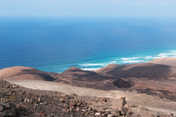 Fuerteventura, Canarische eilanden, Spanje: luchtfoto van Playa de Cofete, een 30 kilometer strand, gesteund door de meest indrukwekkende bergen van het eiland, onderdeel van het natuurpark in het beschermde gebied van Morro del Jable in Jandia — Stockfoto