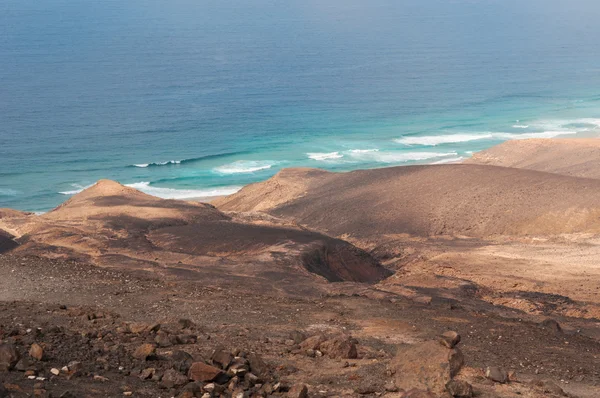 Fuerteventura, Canarische eilanden, Spanje: luchtfoto van Playa de Cofete, een 30 kilometer strand, gesteund door de meest indrukwekkende bergen van het eiland, onderdeel van het natuurpark in het beschermde gebied van Morro del Jable in Jandia — Stockfoto