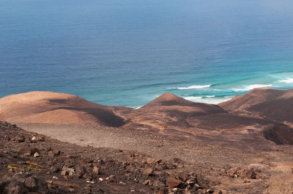 Fuerteventura, Kanarieöarna, Spanien: Flygfoto över Playa de Cofete, en 30 kilometer strand backas upp av de mest imponerande bergen på ön, en del av naturparken Jandia i det skyddade området av Morro del Jable — Stockfoto