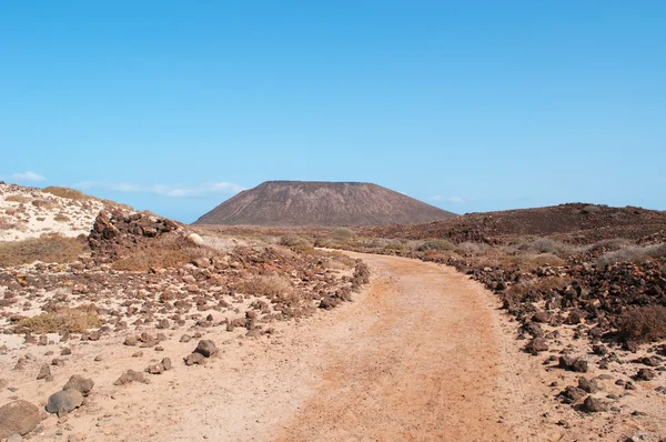 Fuerteventura: het wandelpad voor het Caldera berg Lobos eiland — Stockfoto