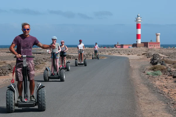 Fuerteventura : personnes en segmentation sur la route du phare d'El Toston — Photo